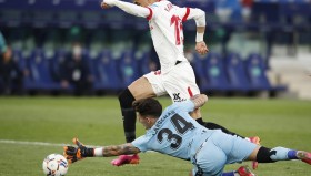 女排队员投奔美国意向引发郎平质疑及舆论风波